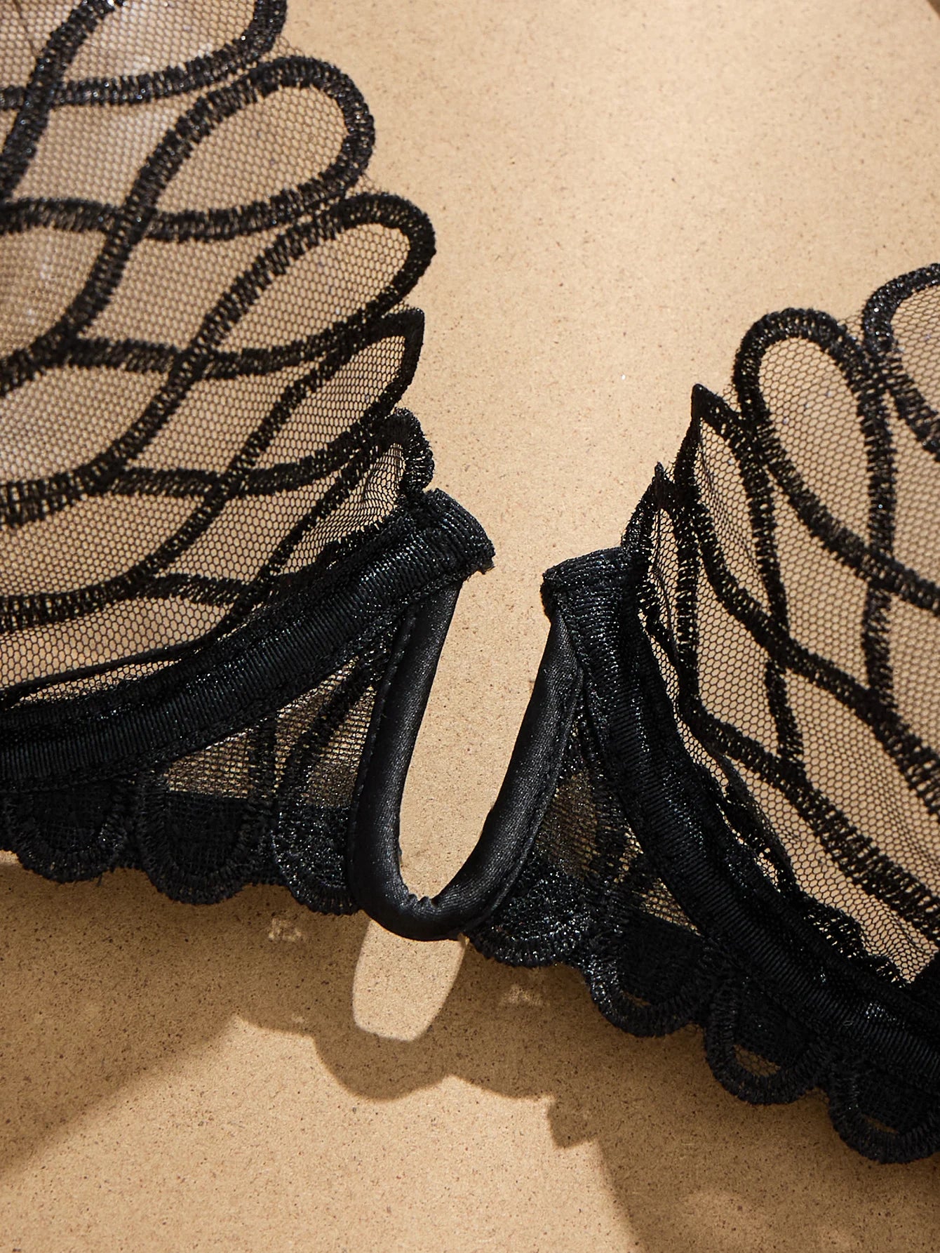 French Style Sexy Embroidered Transparent Underwear Set V-Neck Design Anti-Sagging Breathable Bra And Panties Ensemble