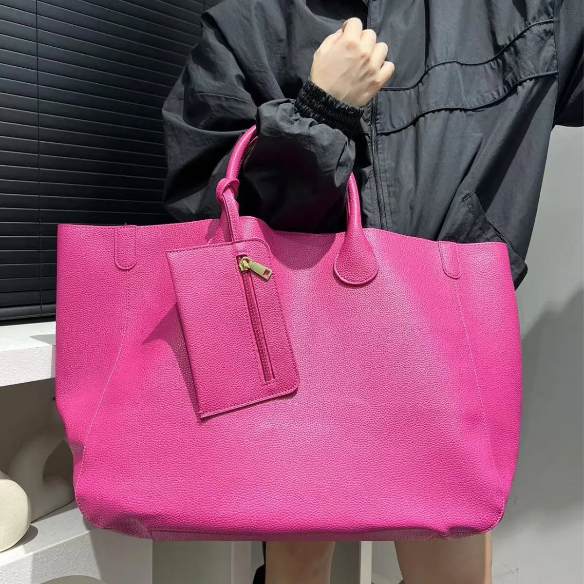 Ladies' fashionable vegan leather oversized handbag with large capacity, simple and versatile shopping bag