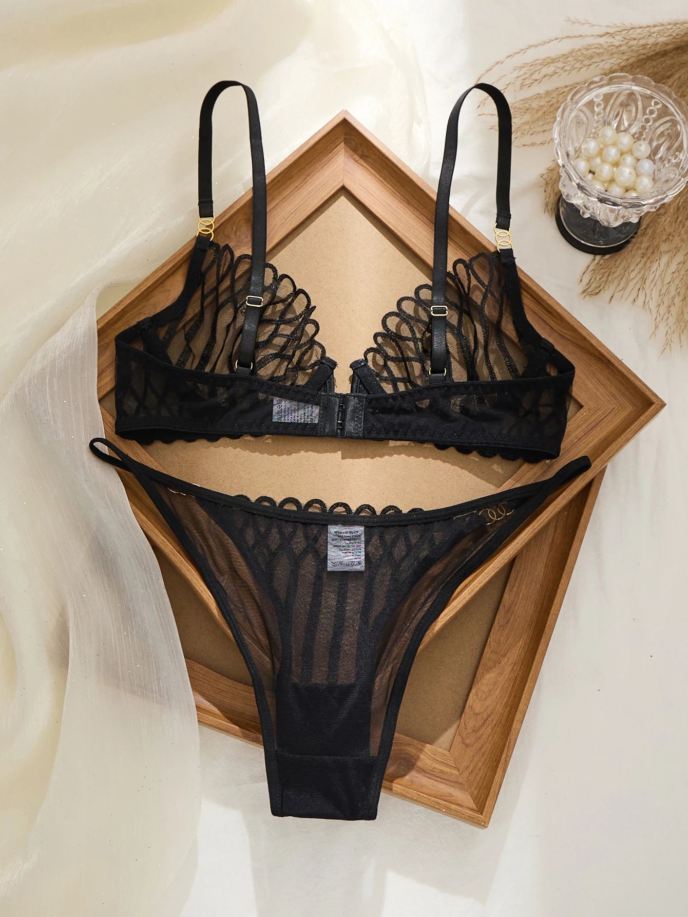 French Style Sexy Embroidered Transparent Underwear Set V-Neck Design Anti-Sagging Breathable Bra And Panties Ensemble