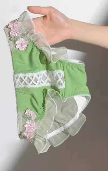 YUQI Vintage Floral Lingerie Set Cream Lace Bralette, Retro Push Up Bra for Small Bust Women Pure & Sensual Embroidered Wireless