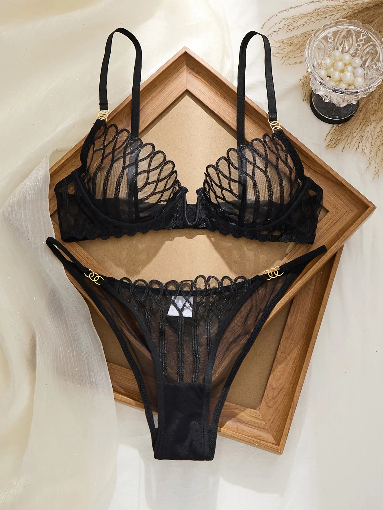 French Style Sexy Embroidered Transparent Underwear Set V-Neck Design Anti-Sagging Breathable Bra And Panties Ensemble