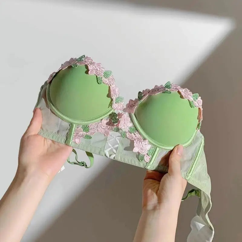 YUQI Vintage Floral Lingerie Set Cream Lace Bralette, Retro Push Up Bra for Small Bust Women Pure & Sensual Embroidered Wireless