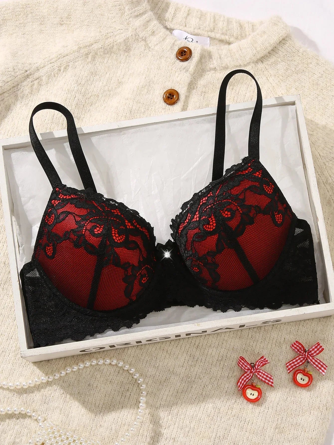 lace-trimmed-colour-blocked-breathable-adjustable-strap-push-up-bra-1827253 - Easydrop