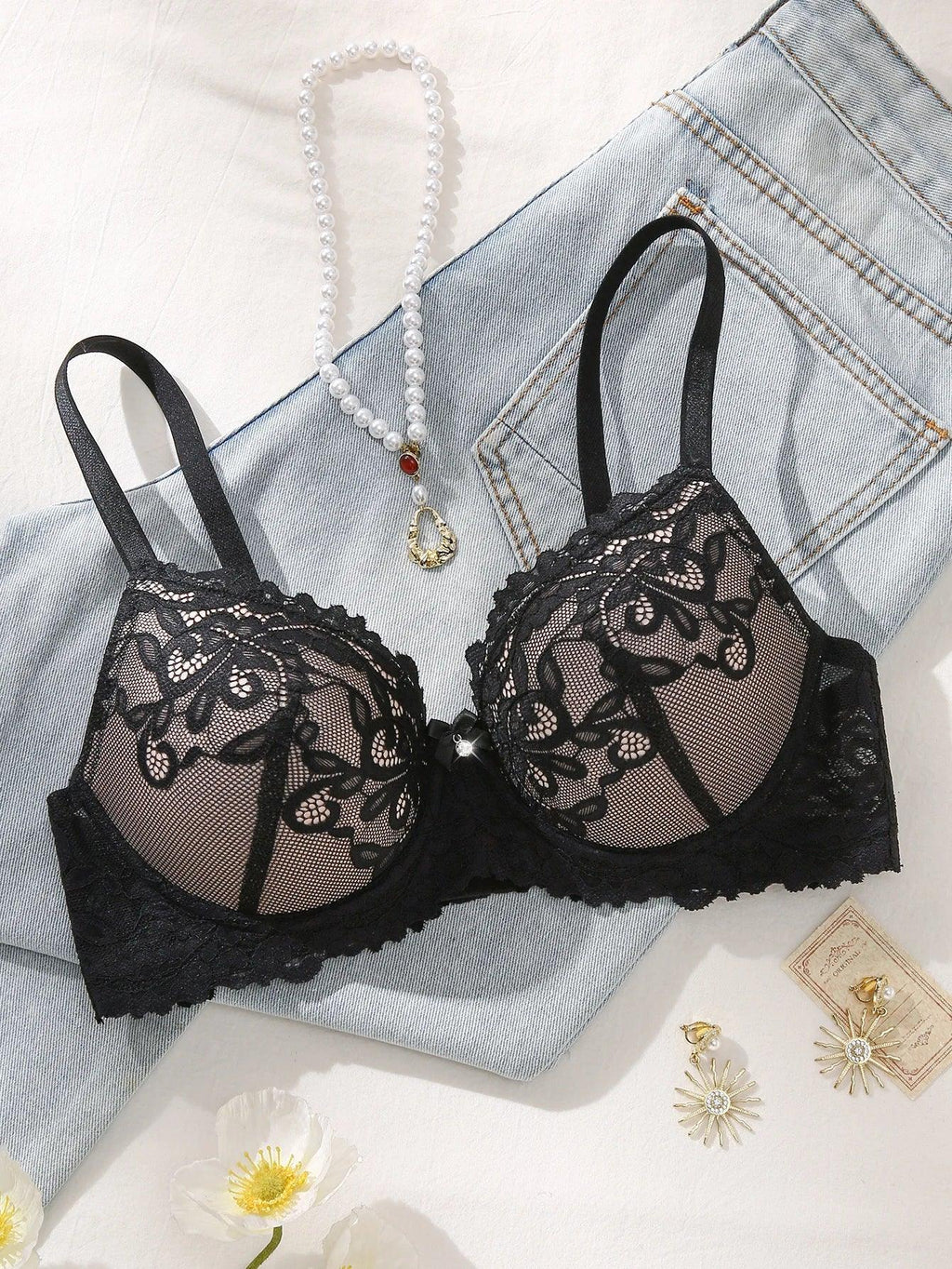 lace-trimmed-colour-blocked-breathable-adjustable-strap-push-up-bra-1888065 - Easydrop
