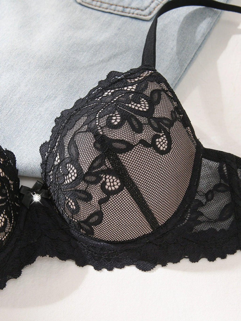lace-trimmed-colour-blocked-breathable-adjustable-strap-push-up-bra-6332466 - Easydrop