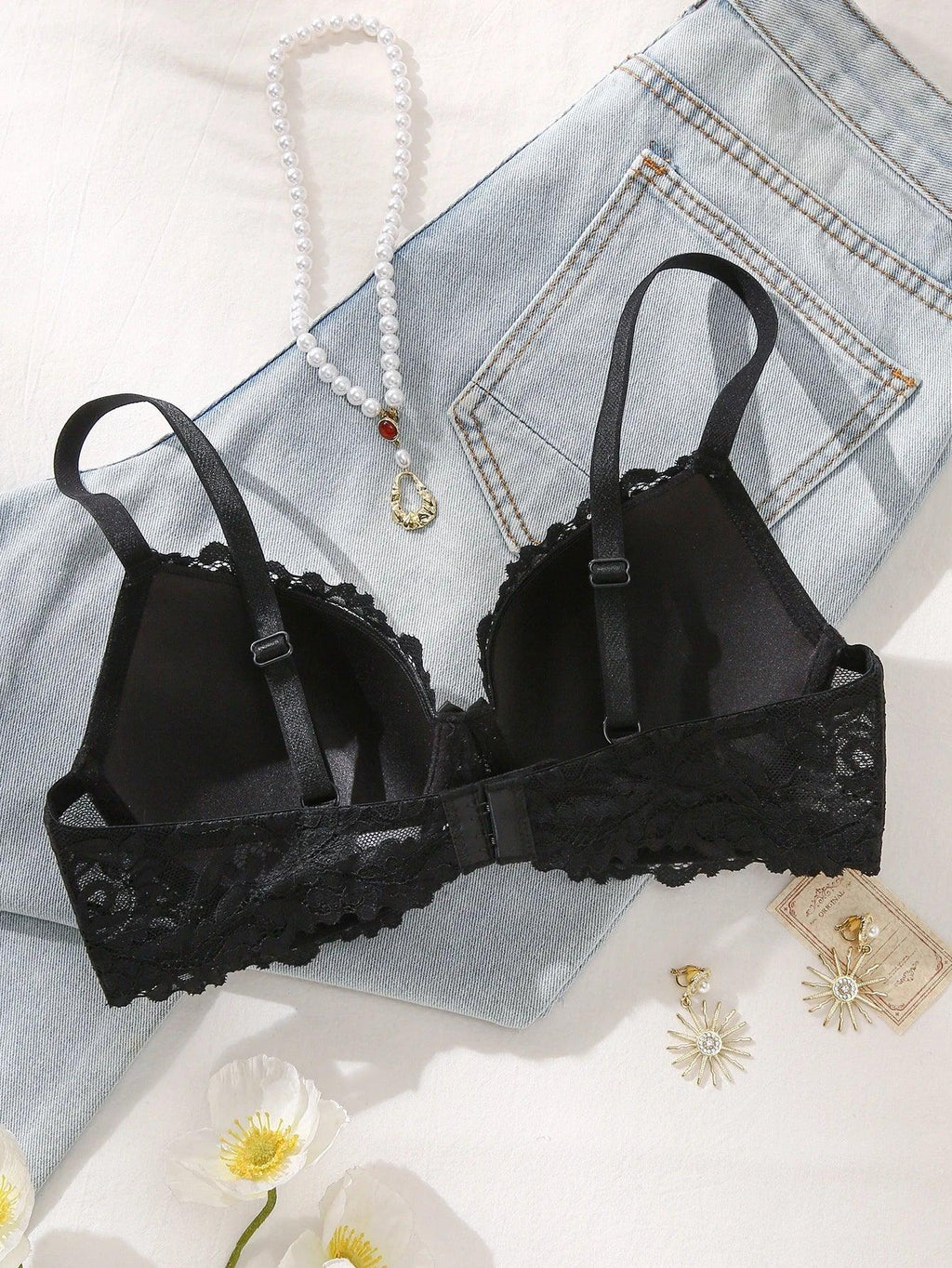 lace-trimmed-colour-blocked-breathable-adjustable-strap-push-up-bra-8586377 - Easydrop
