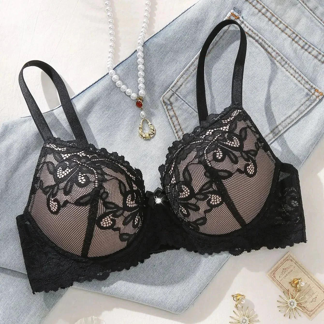 lace-trimmed-colour-blocked-breathable-adjustable-strap-push-up-bra-9570970 - Easydrop